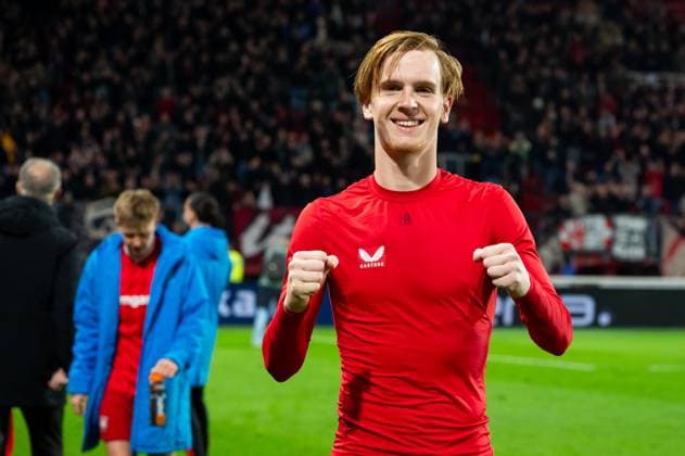 ENSCHEDE , 10 04-2026 , Stadium Grolsch Veste , season 2025 2026 , Dutch Eredivisie football , match between FC Twente and FC Volendam , picture shows celebration after the match by FC Twente player Mats Rots Twente - Volendam  x202954829x Copyright: