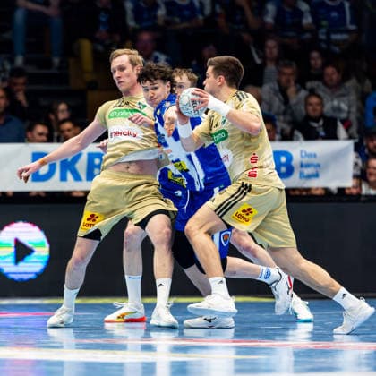 10 04 2026, GER, Handball, Men, Season 25 26, Daikin 1 Bl, 28 Matchday, ThSV Eisenach TSV Hannover Burgdorf Marian Michalczik TSV Hannover Burgdorf , Tillman Leu ThSV Eisenach,99 , Renars Uscins TSV Hannover Burgdorf 99817 Eisenach Werner Assmann Halle Am Sportp Thueringen Germany