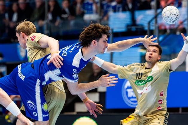10 04 2026, GER, Handball, Men, Season 25 26, Daikin 1 Bl, 28 Matchday, ThSV Eisenach TSV Hannover Burgdorf Marian Michalczik TSV Hannover Burgdorf , Stephan Seitz ThSV Eisenach,44 99817 Eisenach Werner Assmann Halle Am Sportp Thueringen Germany