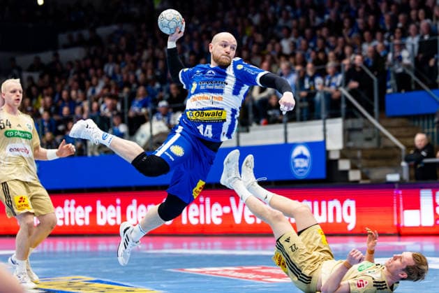 10 04 2026, GER, Handball, Men, Season 25 26, Daikin 1 Bl, 28 Matchday, ThSV Eisenach TSV Hannover Burgdorf Peter Walz ThSV Eisenach,14 , Marian Michalczik TSV Hannover Burgdorf 99817 Eisenach Werner Assmann Halle Am Sportp Thueringen Germany