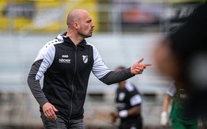Soccer, Season 2025 2026, Regionalliga West, 11 04 2026, Matchday 29, Men, 1 FC Bocholt black vs SV Roedinghausen green Lars Fleischer Coach SV Roedinghausen , Bocholt Stadion am Huenting Nordrhein Westfalen Germany 260411_fb_1fc-bocholt_sv-roedinghausen_50903