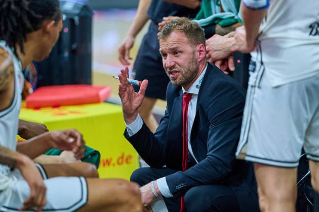 Anton Gavel BMA365 Bamberg Baskets, Headcoach in timeout GER, ratiopharm ulm vs BMA365 Bamberg Baskets, Basketball, Matchday 29, EasyCredit BBL, Season 2025 2026, 11 04 2026 GER, ratiopharm ulm vs BMA365 Bamberg Baskets, Basketball, Matchday 29, EasyCredit BBL, Season 2025 2026, 11 04 2026 Neu Ulm Copyright: xEibner-Pressefoto GeraldxOelze-dexStoppanyx EP_ODS