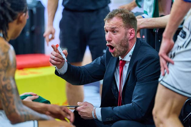 Anton Gavel BMA365 Bamberg Baskets, Headcoach in timeout GER, ratiopharm ulm vs BMA365 Bamberg Baskets, Basketball, Matchday 29, EasyCredit BBL, Season 2025 2026, 11 04 2026 GER, ratiopharm ulm vs BMA365 Bamberg Baskets, Basketball, Matchday 29, EasyCredit BBL, Season 2025 2026, 11 04 2026 Neu Ulm Copyright: xEibner-Pressefoto GeraldxOelze-dexStoppanyx EP_ODS