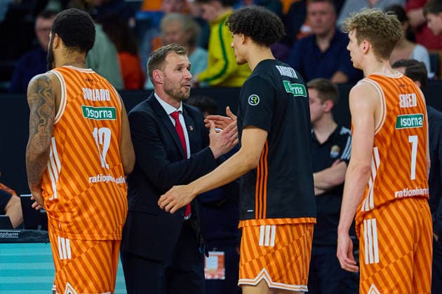 Anton Gavel BMA365 Bamberg Baskets, Head coach says goodbye to Alec Anigbata ratiopharm ulm, 21 GER, ratiopharm ulm vs BMA365 Bamberg Baskets, Basketball, Matchday 29, EasyCredit BBL, Season 2025 2026, 11 04 2026 GER, ratiopharm ulm vs BMA365 Bamberg Baskets, Basketball, Matchday 29, EasyCredit BBL, Season 2025 2026, 11 04 2026 New Ulm Copyright: xEibner-Pressefoto GeraldxOelze-dexStoppanyx EP_ODS