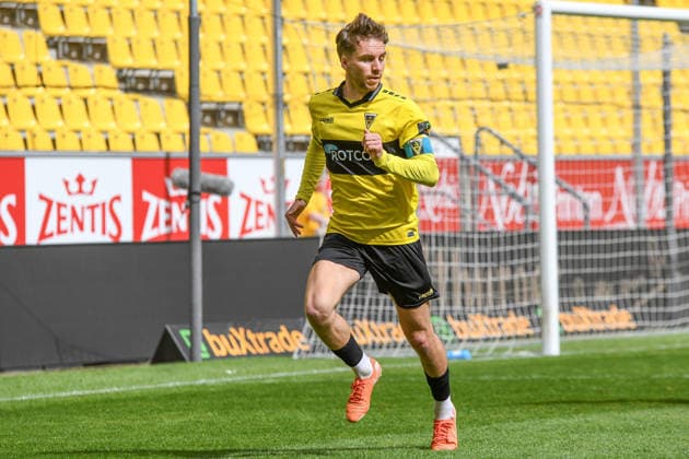 Gianluca Gaudino Alemannia Aachen, 10 , cropped, full body, single image, action, action, 11 04 2026, Aachen Germany , Soccer, 3 Liga, TSV Alemannia Aachen VfB Stuttgart II, Soccer, 3 Liga, TSV Alemannia Aachen VfB Stuttgart II, DFB DFL REGULATIONS PROHIBIT ANY USE OF PHOTOGRAPHS AS IMAGE SEQUENCES AND OR QUASI VIDEO xmhx