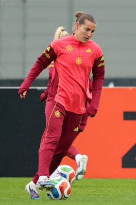 Herzogenaurach, Germany, April 12, 2026 International match preparation for the womens World Cup qualifier against Austria Training in Herzogenaurach Pictured Copyright: HMBxMedia MadeleinexFantini