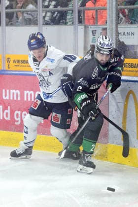 Battle for the puck between Laurin Braun EC Kassel Huskies, 18 and Benedikt Jiranek Bietigheim Steelers, 02 Bietigheim Steelers vs Kassel Huskies, Ice Hockey, DEL 2, PlayOff Game 6, Season 2025 2026, 12 04 2026 Bietigheim Steelers vs Kassel Huskies, Ice Hockey, DEL 2, PlayOff Game 6, Season 2025 2026, 12 04 2026 Bietigheim Copyright: xEibner-Pressefotox EP_TBR
