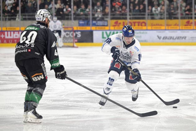 Laurin Braun EC Kassel Huskies, 18 on the puck in a duel with Tim Schuele Bietigheim Steelers, 40 Bietigheim Steelers vs Kassel Huskies, Ice Hockey, DEL 2, PlayOff Game 6, Season 2025 2026, 12 04 2026 Bietigheim Steelers vs Kassel Huskies, Ice Hockey, DEL 2, PlayOff Game 6, Season 2025 2026, 12 04 2026 Bietigheim Copyright: xEibner-Pressefotox EP_TBR
