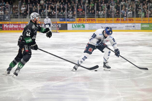 Laurin Braun EC Kassel Huskies, 18 on the puck in a duel with Tim Schuele Bietigheim Steelers, 40 Bietigheim Steelers vs Kassel Huskies, Ice Hockey, DEL 2, PlayOff Game 6, Season 2025 2026, 12 04 2026 Bietigheim Steelers vs Kassel Huskies, Ice Hockey, DEL 2, PlayOff Game 6, Season 2025 2026, 12 04 2026 Bietigheim Copyright: xEibner-Pressefotox EP_TBR