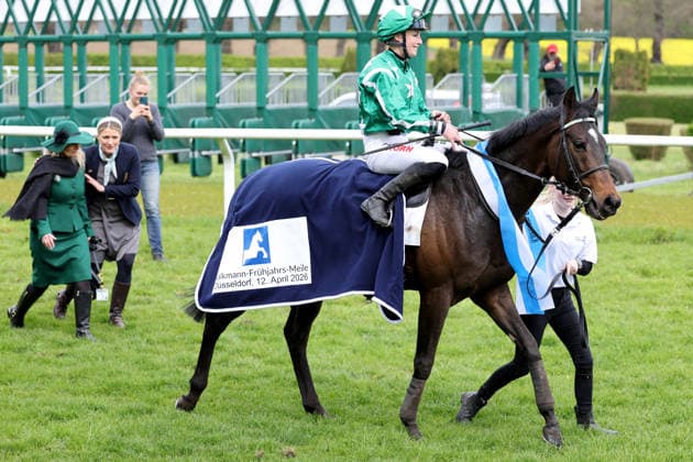 12 04 2026, Duesseldorf, Nordrhein Westfalen, GER New Emerald with Sibylle Vogt after the victory racecourse Duesseldorf Grafenberg horse, jockey, New Emerald, Vogt, victory 260412SG990DUESSELDORF JPG