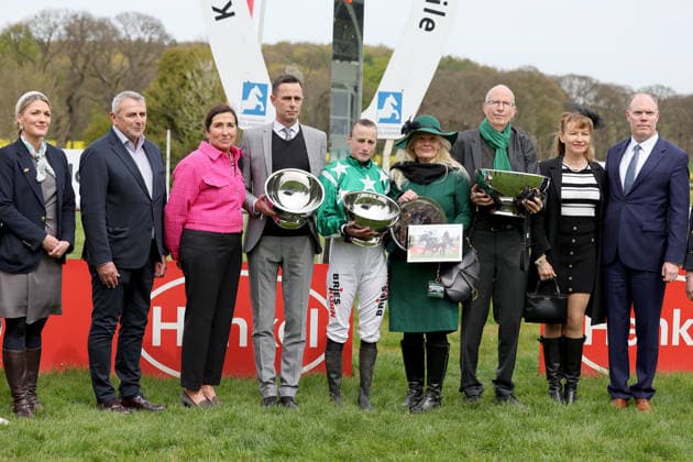 12 04 2026, Duesseldorf, Nordrhein Westfalen, GER Award ceremony New Emerald with Sibylle Vogt wins racecourse Duesseldorf Grafenberg Award ceremony, New Emerald, Vogt, victory 260412SG994DUESSELDORF JPG