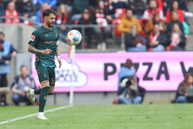 Leonardo Bittencourt SV Werder Bremen in action, on the ball, single action during the Bundesliga match between 1 FC Köln and SV Werder Bremen, RheinEnergieSTADION on April 12, 2026 in Cologne, Germany Photo by Oliver Kaelke DeFodi Images Leonardo Bittencourt SV Werder Bremen controls the ball during the Bundesliga match between 1 FC Köln and SV Werder Bremen at RheinEnergieSTADION on April 12, 2026 in Köln, Germany Photo by Oliver Kaelke DeFodi Images DFL regulations prohibit any use of photographs as image sequences and or quasi video Photo by Oliver Kaelke DeFodi Images