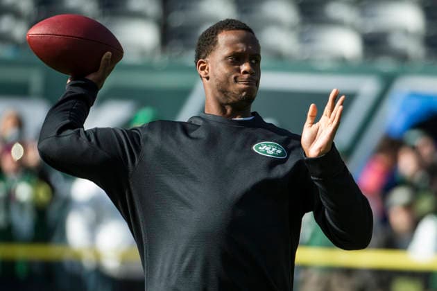 October 26, 2014: New York Jets quarterback Geno Smith (7) throws the ball during warm-ups prior to the NFL, American Football Herren, USA game between the Buffalo Bills and the New York Jets at MetLife Stadium in East Rutherford, New Jersey. (Christopher Szagola Cal Media) Copyright: xChrisxSzagolax