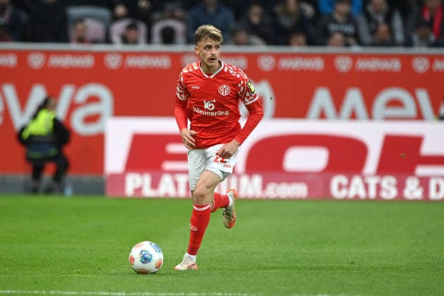 Nikolas VERATSCHNIG MZ Aktion, Einzelaktion 1 FSV Mainz 05 MZ SC Freiburg FR 0 1 Fußball 1 Bundesliga Saison 2025 2026, 29 Spieltag, Spieltag29, matchday29, am 12 04 2026, MEWA Arena Mainz DFL regulations prohibit any use of photographs as image sequences and or quasi video Â