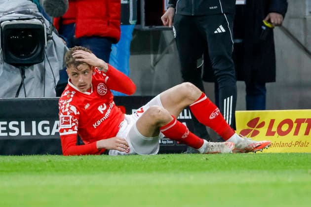 Nikolas Veratschnig 1 FSV Mainz, 22 on ground , Germany, Football, 1 Bundesliga, Matchday 29, 2025 2026, 1 FSV Mainz vs SC Freiburg, 12 04 2026, Mainz Mewa Arena Germany Copyright: xGrantxHubbsx