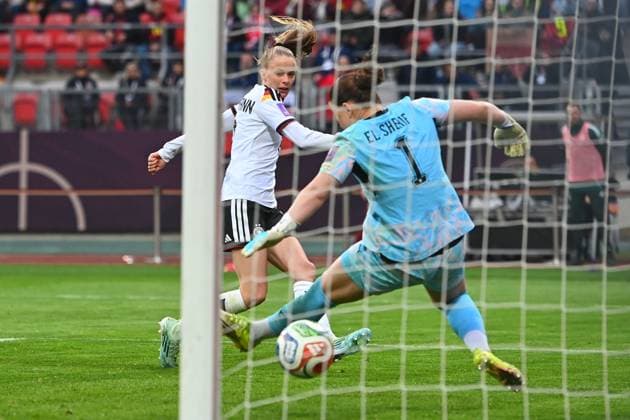 Goal Vivien ENDEMANN GER to 2 0, Action ,Goal kick against goalkeeper Mariella EL SHERIF AUT Soccer World Cup Qualification Women Germany Austria on 14 04 2026 Max Morlock Stadion Nuernberg Â