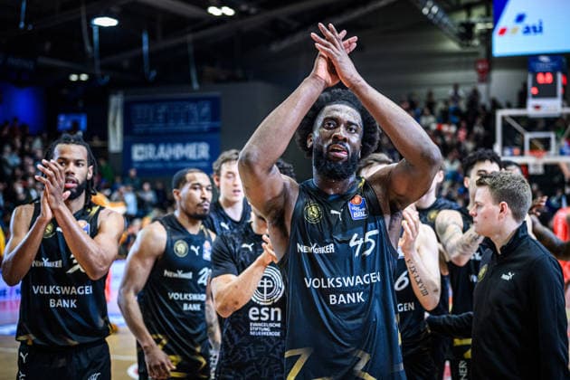 easycredit BBL Basketball Bundesliga 2025 2026 Catch-up match 23 Matchday 14 04 2026 Science City Jena vs Basketball Löwen Braunschweig Relief among the Braunschweig players after the win in Jena Mitte Oluwasimisola Shittu Sparkassen Arena