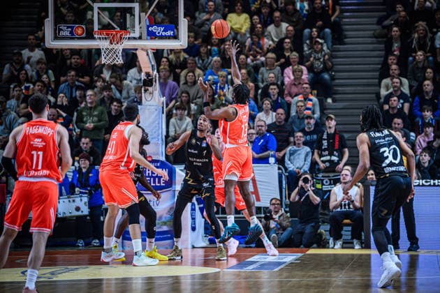 easycredit BBL Basketball Bundesliga 2025 2026 Catch-up match 23 Matchday 14 04 2026 Science City Jena vs Basketball Löwen Braunschweig Keith Braxton Jena at the basketball Sparkassen Arena