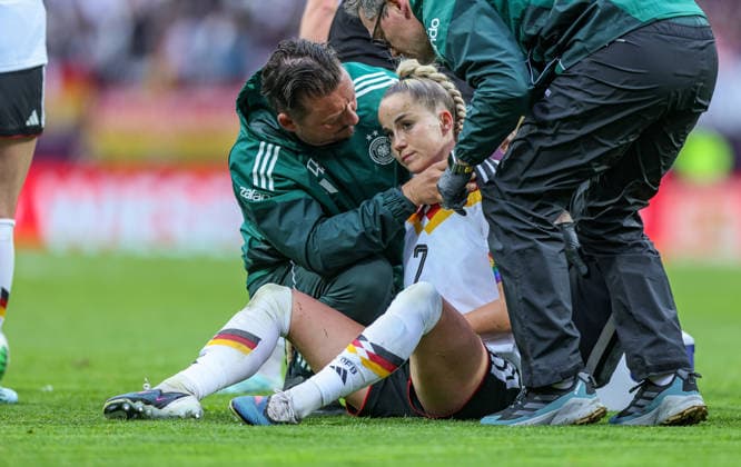 GER, Nuremberg, Germany vs Austria, International match, Football, FIFA, 2026 2027 season, World Cup Qualification, Max Morlock Stadium, 3 Matchday in picture Injury to Giulia Gwinn Germany Women 7 DFB DFL REGULATIONS PROHIBIT ANY USE OF PHOTOGRAPHS AS IMAGE SEQUENCES AND OR QUASI VIDEO, 14 04 2026 Copyright: HMBxMedia HendrikxHamelau
