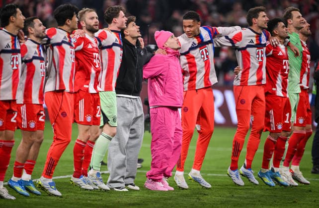 FOOTBALL CHAMPIONS LEAGUE SEASON 2025 2026 quarter-final second leg 15 04 2026 FC Bayern Muenchen Real Madrid TEAM CELEBRATION FC Bayern Muenchen after the match Lennart Karl center with extravagant outfit after the match on the pitch