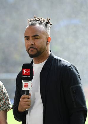 Expert Patrick Owomoyela 11 04 2026, Football 1 Bundesliga, Season 2025 2026, Matchday 29, Borussia Dortmund Bayer 04 Leverkusen 0 1 DFL regulations prohibit any use of photographs as image sequences and or quasi video Dortmund Signal Iduna Park Nordrhein Westfalen Germany Team2