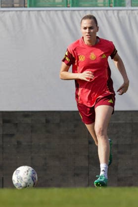 17 04 2026, xgrfx, Football DFB Media Dates, German Womens National Team Training v l Laura Freigang German Womens National Team DFL DFB REGULATIONS PROHIBIT ANY USE OF PHOTOGRAPHS as IMAGE SEQUENCES and or QUASI VIDEO Ried