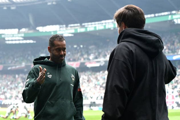 Coach Daniel Thioune Werder Bremen and coach Merlin Polzin Hamburger SV gestures during the Bundesliga match between SV Werder Bremen and Hamburger SV at Weserstadion on April 18, 2026 in Bremen, Germany Photo by Ralf Treese DeFodi Images Coach Daniel Thioune Werder Bremen and Coach Merlin Polzin Hamburger SV gestures during the Bundesliga match between SV Werder Bremen and Hamburger SV at Weserstadion on April 18, 2026 in Bremen, Germany Photo by Ralf Treese DeFodi Images DFL regulations prohibit any use of photographs as image sequences and or quasi video Photo by Ralf Treese DeFodi Images