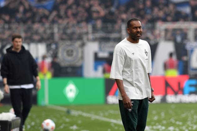 Trainer Daniel Thioune Werder Bremen looks on during the Bundesliga match between SV Werder Bremen and Hamburger SV, Weserstadion on April 18, 2026 in Bremen, Germany Photo by Ralf Treese DeFodi Images Trainer Daniel Thioune Werder Bremen looks on during the Bundesliga match between SV Werder Bremen and Hamburger SV at Weserstadion on April 18, 2026 in Bremen, Germany Photo by Ralf Treese DeFodi Images DFL regulations prohibit any use of photographs as image sequences and or quasi video Photo by Ralf Treese DeFodi Images