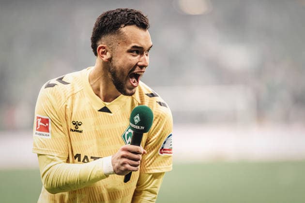 Soccer Men Season 2025 2026 1 Soccer Bundesliga 30 Matchday SV Werder Bremen vs Hamburger SV 18 04 2026 Mio Backhaus 30, SV Werder Bremen heats up the fans after the victory cheers emotions Bremen Weserstadion Bremen Germany