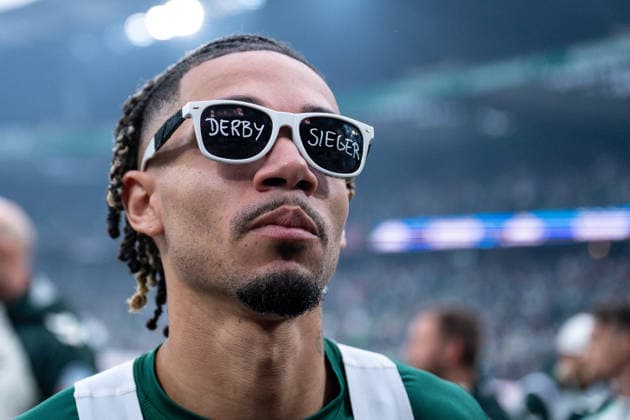 18 04 2026, Football, 1 Bundesliga, Matchday 30 Season 2025 2026, SV Werder Bremen Hamburger SV, Derby winner glasses Justin Njinmah SV Werder Bremen xRHR PHOTO TKx Copyright: RHR-FOTOx RHR-FOTO TK