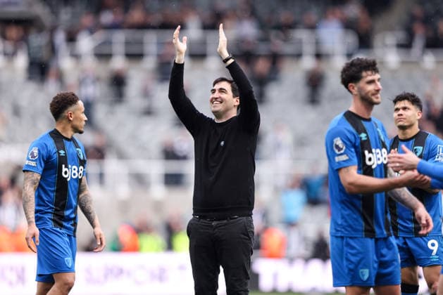 Bournemouth manager Andoni Iraola celebrates with the fans Newcastle United v AFC Bournemouth, Premier League, Football, St James Park, Newcastle, UK - 18 Apr 2026Newcastle St James Park United Kingdom EDITORIAL USE ONLY No use with unauthorised audio, video, data, fixture lists, club league logos or live services. Online in-match use limited to 120 images, no video emulation. No use in betting, games or single club league player publications. Copyright: xAlexxDodd Shutterstockx 16832147ax