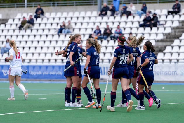 Players of Mannheimer HC MHC , celebrate the goal, celebrate the goal, goal, celebration, cheer, cheers about the goal, joy, joy, optimistic, positive, game scene, highlight, action, 19 04 2026, Mannheim Germany , Hockey, 1 Bundesliga, Women, Mannheimer HC Rot Weiss Köln xozx