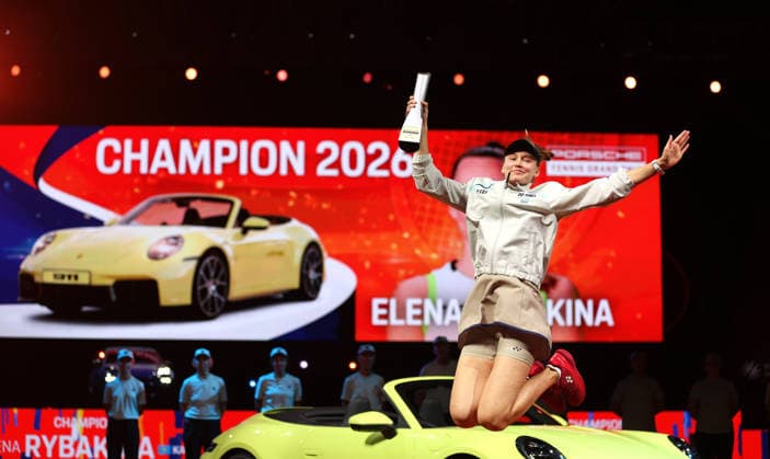 19 04 2026, Germany, Stuttgart, Porsche Tennis Grand Prix 2026, final, winner Elena Rybakina KAZ cheers, cheers with trophy, jumps jubilantly into the air