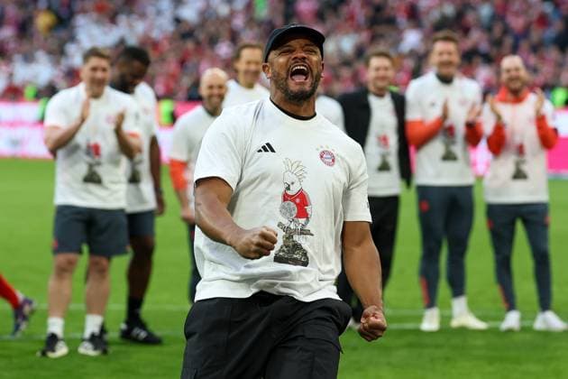 The FC Bayern Muenchen team celebrates the 35 championship title prematurely on matchday 30 , Head Coach Vincent Kompany FC Bayern Muenchen , FC Bayern Muenchen vs VfB Stuttgart, Football, 1 Bundesliga, Matchday 30, 19 04 2026 DFL DFB regulations prohibit any use of photographs as image sequences and or quasi video Muenchen Bayern Germany Copyright: xkolbert-press ChristianxKolbertx