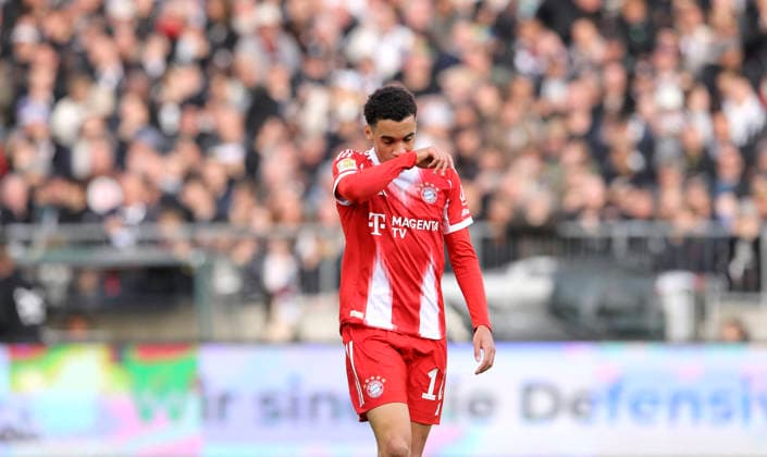 Photo skeptical face of Jamal Musiala FCB Soccer 1 Bundesliga , 29 Matchday on Soa 11 04 2026 FC St Pauli FC Bayern Munich