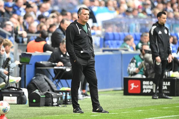 Coach Alois SCHWARTZ MS watches the match Soccer 2 Bundesliga, Matchday 30, FC Schalke 04 GE Preussen Muenster 4 1 on 19 04 2026 in Gelsenkirchen Germany DFL regulations prohibit any use of photographs as image sequences and or quasi video Â