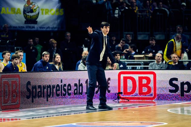 Pedro Calles Alba Berlin, Head Coach , GER, ALBA Berlin vs Telekom Baskets Bonn, Basketball Men, easy Credit BBL, Season 2025 2026, Matchday 30, 20 04 2026 GER, ALBA Berlin vs Telekom Baskets Bonn, Basketball Men, easy Credit BBL, Season 2025 2026, Matchday 30, 20 04 2026 Berlin Copyright: xClaudiusxRauch,xEibner-Pressefotox xClaudiusxRauchx EP_CRH