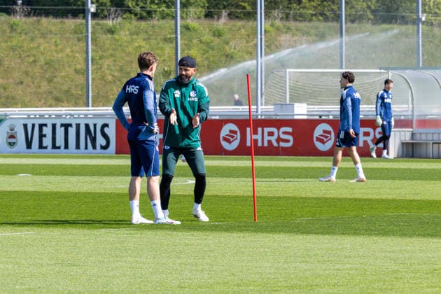 24 04 2026, Football, Training of FC Schalke 04 f l Max Grüger FC Schalke 04 , Coach Miron Muslic FC Schalke 04 Gelsenkirchen Training ground FC Schalke 04 NRW Germany xRHR PHOTO YYx Copyright: RHR-FOTOx RHR-FOTO YY