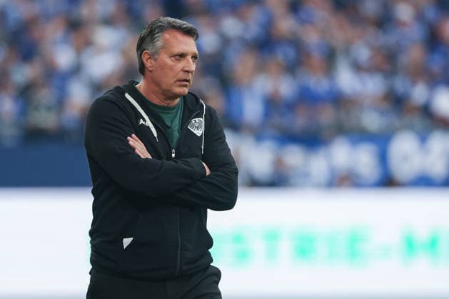 2 Bundesliga FC Schalke 04 SC Preußen Münster on 19 04 2026 in the Veltins Arena at Schalke Coach Alois Schwartz Muenster pensive MH