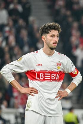Atakan Karazor VfB Stuttgart, 16 GER, VfB Stuttgart SC Freiburg, Football, DFB Pokal, Semifinal, Season 2025 2026, 23 04 2026 DFB REGULATIONS PROHIBIT ANY USE OF PHOTOGRAPHS AS IMAGE SEQUENCES AND OR QUASI VIDEO GER, VfB Stuttgart SC Freiburg, Football, DFB Pokal, Semifinal, Season 2025 2026, 23 04 2026 Stuttgart Copyright: xEibner-Pressefoto ThomasxHessx EP_THS