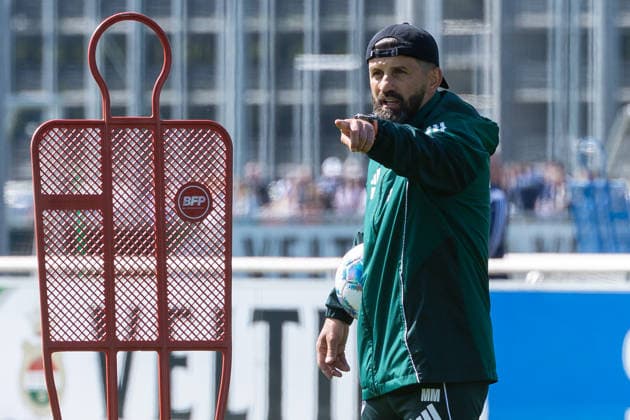 24.04.2026, Fussball, Training des FC Schalke 04. Trainer Miron Muslic (FC Schalke 04). Gelsenkirchen Trainingsgelände FC Schalke 04 NRW Deutschland xRHR-FOTO YYx Copyright: RHR-FOTOx RHR-FOTO YY