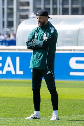 24 04 2026, Football, Training of FC Schalke 04 Coach Miron Muslic FC Schalke 04 Gelsenkirchen Training ground FC Schalke 04 NRW Germany xRHR PHOTO YYx Copyright: RHR-FOTOx RHR-FOTO YY