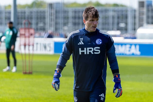 24 04 2026, Soccer, Training of FC Schalke 04 Goalkeeper Kevin Müller FC Schalke 04 Gelsenkirchen Training ground FC Schalke 04 NRW Germany xRHR PHOTO YYx Copyright: RHR-FOTOx RHR-FOTO YY