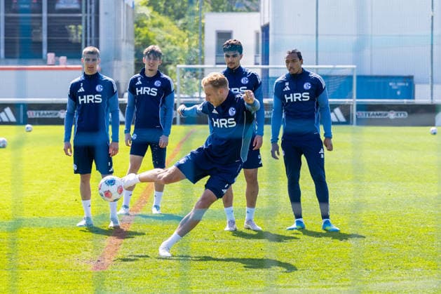 24 04 2026, Football, Training of FC Schalke 04 f l Felipe Sanchez FC Schalke 04 , Max Grüger FC Schalke 04 , Timo Becker FC Schalke 04 , Mertcan Ayhan FC Schalke 04 , Anton Donkor FC Schalke 04 Gelsenkirchen Training ground FC Schalke 04 NRW Germany xRHR PHOTO YYx Copyright: RHR-FOTOx RHR-FOTO YY