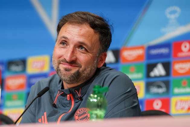 Jose Barcala FC Bayern Muenchen, Head coach laughs at press conference, GER, International press conference, FC Bayern Muenchen, Football, UEFA Womens Champions League, Semi-final, First leg, 2025 2026 season, 24 04 2026, GER, International press conference, FC Bayern Muenchen, Football, UEFA Womens Champions League, Semi-final, First leg, 2025 2026 season, 24 04 2026 Muenchen Copyright: xEibner-Pressefoto JennixMaulx EP_JML