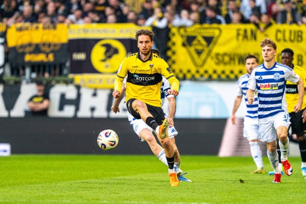 Gianluca Gaudino Alemannia Aachen, 10 with the pass Alemannia Aachen vs MSV Duisburg, Football, 3 Liga, 35 Matchday, Season 2025 2026, 23 04 2026 DFB REGULATIONS PROHIBIT ANY USE OF PHOTOGRAPHS AS IMAGE SEQUENCES AND OR QUASI VIDEO Alemannia Aachen vs MSV Duisburg, Football, 3 Liga, 35 Matchday, Season 2025 2026, 23 04 2026 Aachen Copyright: xEibner-Pressefoto J.xDerondeaux EP_JDU