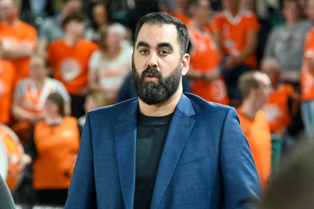 Ramon Diaz Sanchez Basketball Loewen Braunschweig, Coach RASTA Vechta vs Basketball Loewen Braunschweig, easyCredit Basketball Bundesliga, 31 Matchday, Season 2025 2026, 24 04 2026, RASTA Vechta vs Basketball Loewen Braunschweig, easyCredit Basketball Bundesliga, 31 Matchday, Season 2025 2026, 24 04 2026 Vechta Copyright: xEibner-Pressefoto RobertxGertzenx EP_RGN