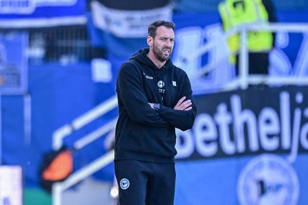 25 04 2026, Soccer, 2 Bundesliga, 31 Matchday Season 2025 2026, Preußen Münster DSC Arminia Bielefeld, Coach Mitch Kniat Arminia Bielefeld xRHR PHOTO TKx Copyright: RHR-FOTOx RHR-FOTO TK