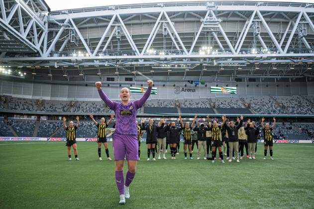 260425 Goalkeeper Fanney Birkisdottir of Häcken celebrates after the UEFA Women s Europa Cup final match leg 1 between Hammarby and Häcken on April 25, 2026 in Stockholm Photo Jonathan Näckstrand BILDBYRAN COP 94 JN0267 fotboll football soccer fotball europa cup hammarby häcken uefa womens europa cup dam bbeng jubel  Copyright: JONATHANxNÄCKSTRAND BB260425JN035