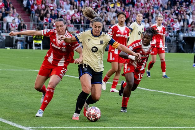 Battle for the ball by Vanessa Gilles FC Bayern Muenchen Women, 02 and Bernadette Amani FC Bayern Muenchen Women, 15 with Alexia Putellas FC Barcelona Woman, 11 GER, FC Bayern Muenchen vs FC Barcelona, Football, UEFA Womans Champions League, Semi-Final First Leg, 2025 2026 Season, 25 04 2026 GER, FC Bayern Muenchen vs FC Barcelona, Football, UEFA Womans Champions League, Semi-Final First Leg, 2025 2026 Season, 25 04 2026 Muenchen Copyright: xEibner-Pressefoto HeikexFeinerx EP_HFR